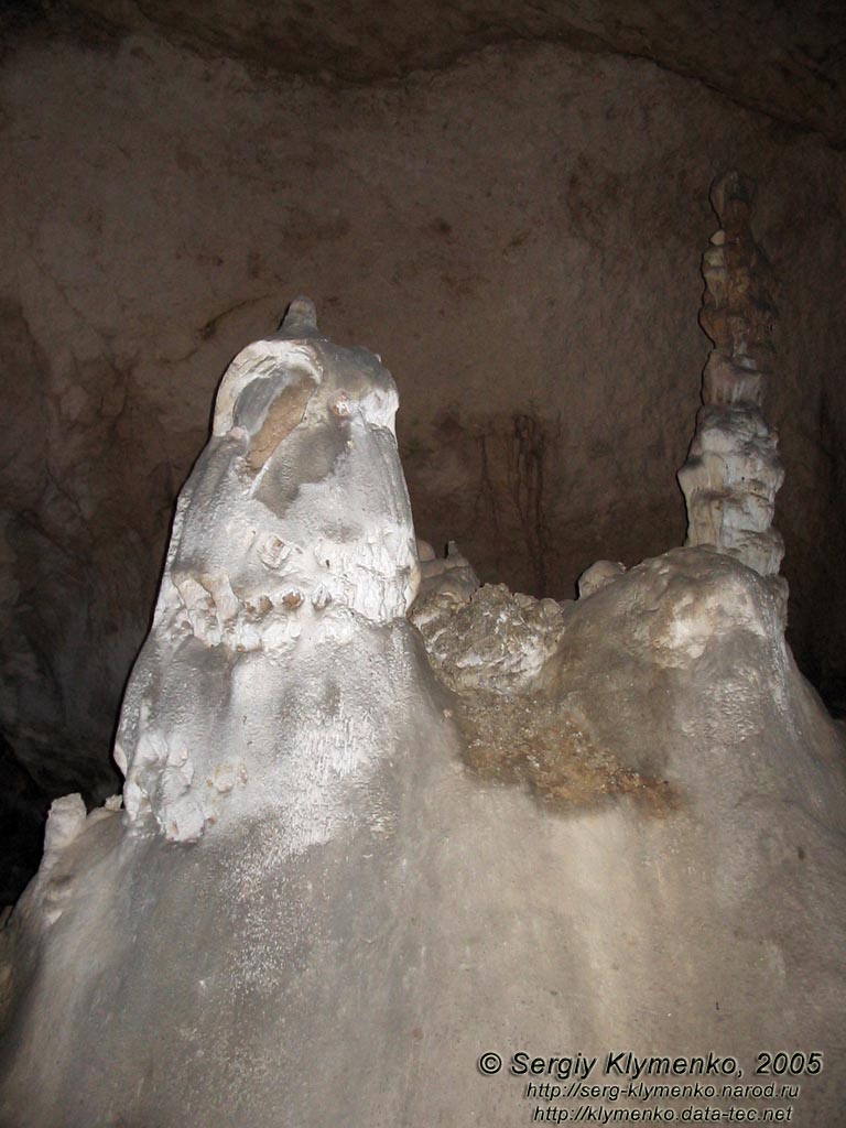 Крым. Пещера «Мраморная». Внутри пещеры.