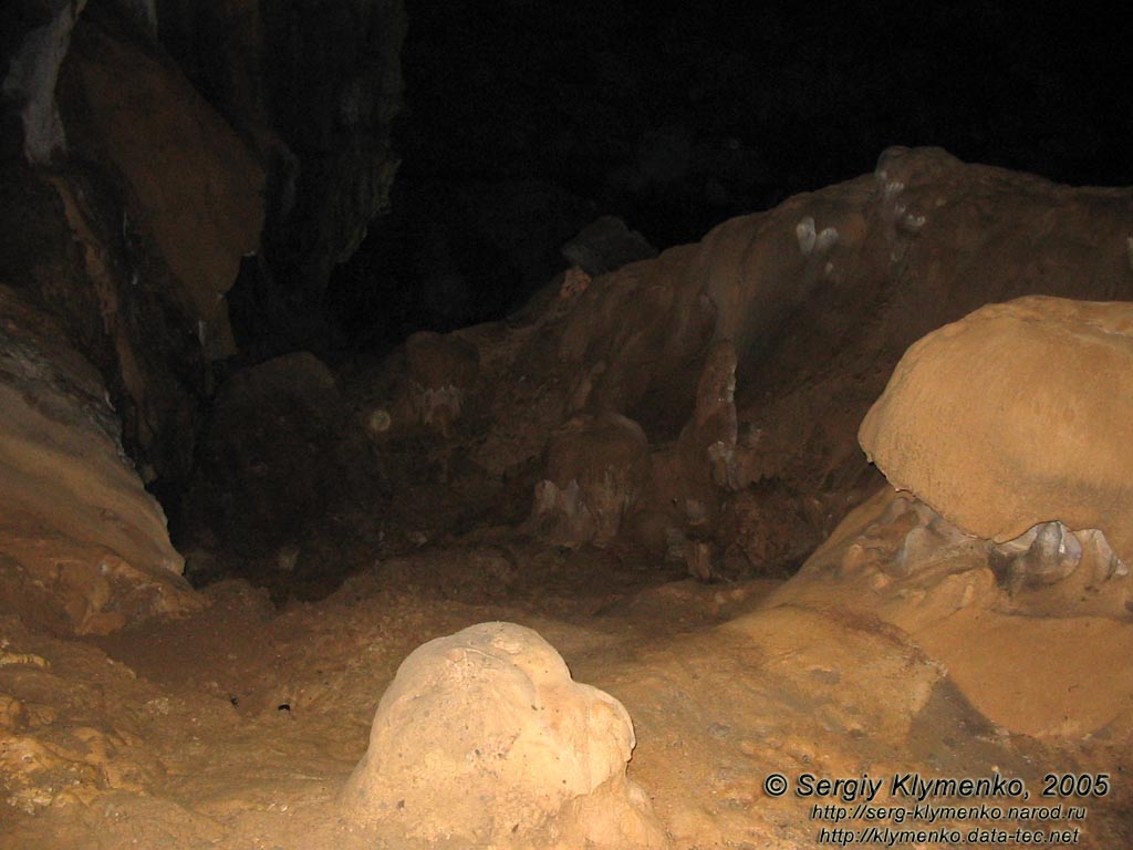 Крым. Пещера «Мраморная». Внутри пещеры.