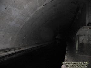 Крым. Фото. Военно-морской музейный комплекс «Балаклава». Подземный водный канал, вид в сторону выхода в море.