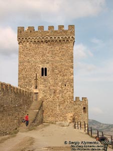 Судак, генуэзская крепость XIV-XV вв. Большая жилая башня – донжон - Консульского замка.