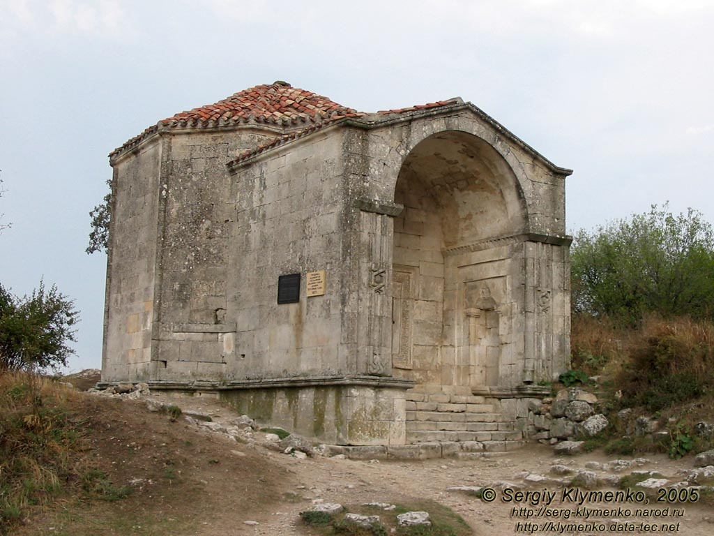 Крым. Чуфут-Кале, Мавзолей (гробница) Джаныке-ханым, 1437 год.