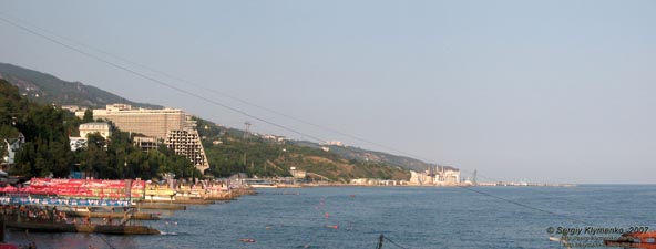 Крым, Ялта. Море, пляжи и гостиница «Ялта».
