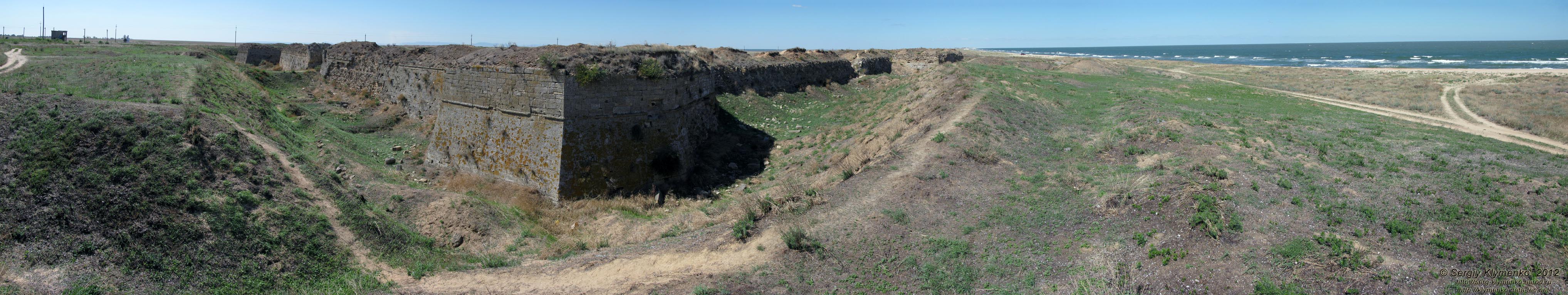 Крым. Фото. Арабатская крепость. Вид с северо-востока. Панорама ~210°.