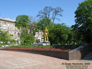 Фото Донецка. Памятник А. Б. Соловьяненко