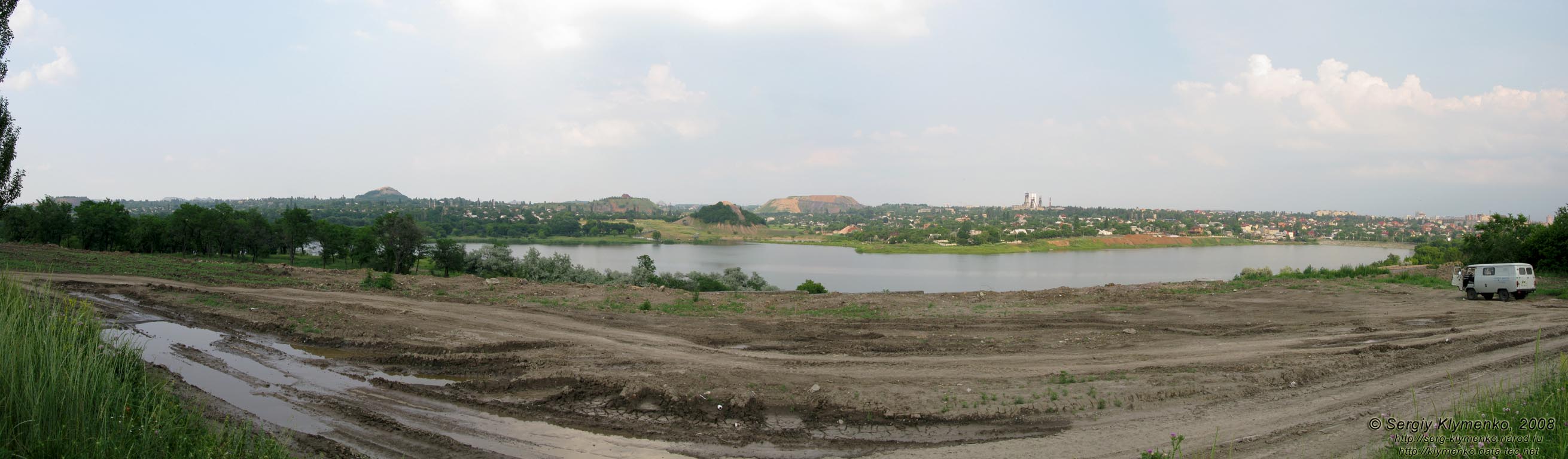 Фото Донецка. Вид на Кальмиуское водохранилище (снизу парка им. Ленинского комсомола).