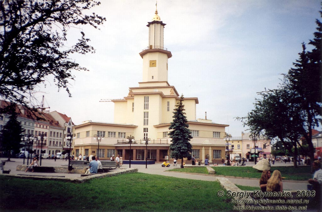 Ивано-Франковск. Фото. Площадь Рынок. Бывшая городская ратуша.