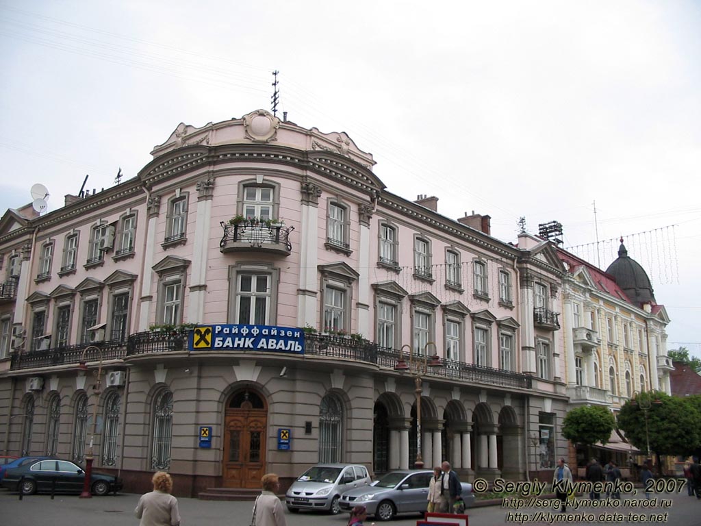 Ивано-Франковск. Здание банка (памятник архитектуры, 1898 г.)