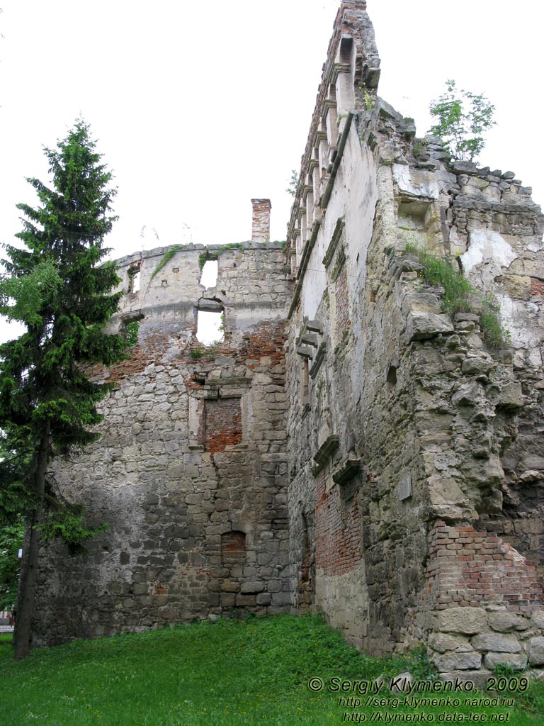 Тернопольщина. Бережаны. Фото. Замок, памятник архитектуры 1554 года.