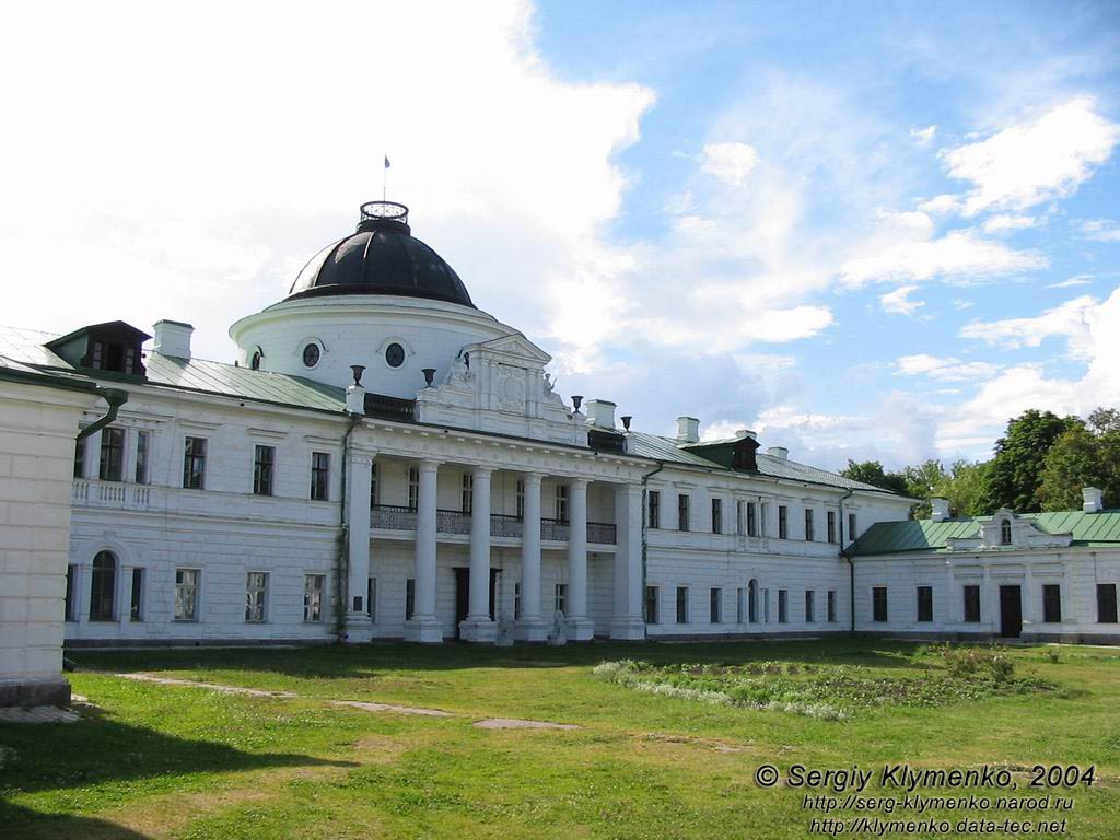 Національний історико-культурний заповідник "Качанівка". Головний (східний) фасад палацу.