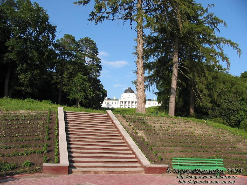 Національний історико-культурний заповідник "Качанівка". Вид на палац з пристані.