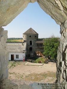 Каменец-Подольский. Фото. Старый Замок. Вид на башню Колпак из галереи в северной крепостной стене.