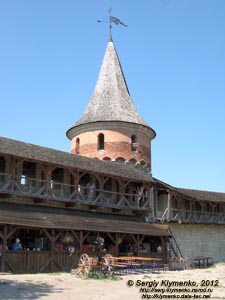 Каменец-Подольский. Фото. Старый Замок. Тенчинская башня. Вид из внутреннего двора Старого Замка.