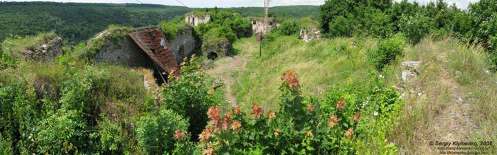 Язловец, Тернопольская область. Фото. Замок начала XV века. Вид со стен верхнего замка.