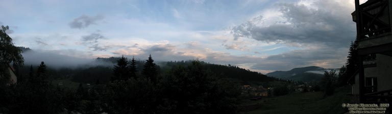 Львовская область. Славское. Фото. Вечерний пейзаж близлежащих гор (панорама ~120°).