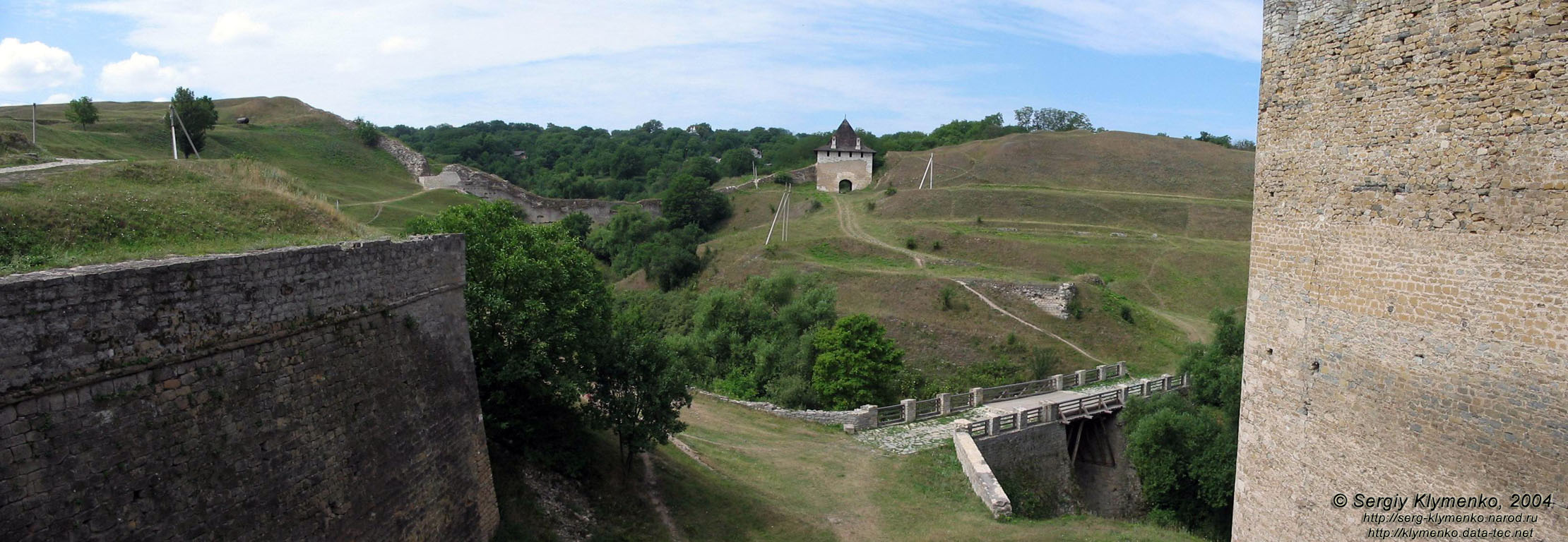 Поділля, Чернівецька область. Хотинська фортеця, вид з в’їзного мосту до цитаделі.