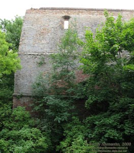 Ровенщина. Клевань. Фото. Северный бастион замка Чарторыйских, вид с въездного моста.