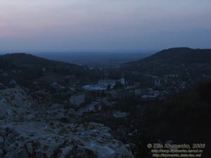 Кременец. Вид с Замковой горы (горы Бона) на вечерний город Кременец.