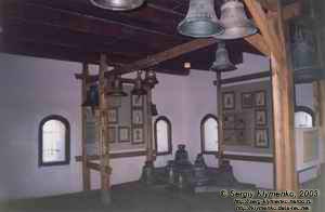 Луцк. Фото. Верхний замок. Выставка колоколов во Владычей башне.