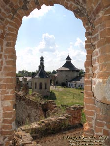 Хмельницкая область. Меджибож. Фото. Вид внутреннего двора крепости с Восточного бастиона.