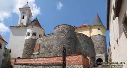Закарпатская область. Мукачево. Фото. Замок «Паланок» (Palanok). Верхний замок, вид со двора Среднего замка.