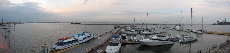 Одесса. Фото. Вид на морской залив с мола Одесского Морского вокзала (панорама ~180°).