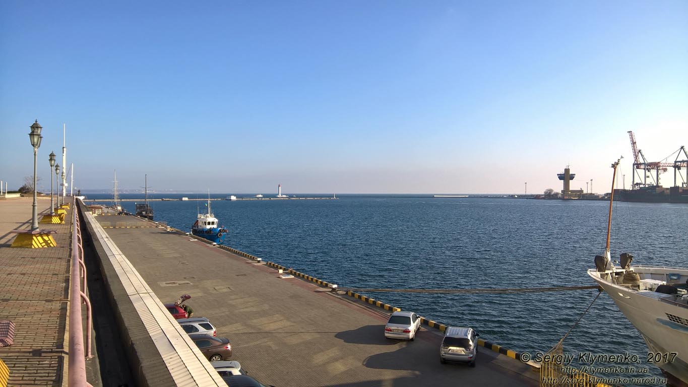 Одесса. Фото. Вид на морской залив с мола Одесского Морского вокзала.