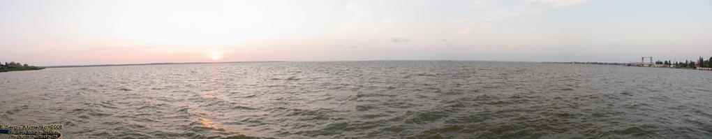Затока, вид на Днестровский лиман (панорама ~120°). Закат Солнца над лиманом.