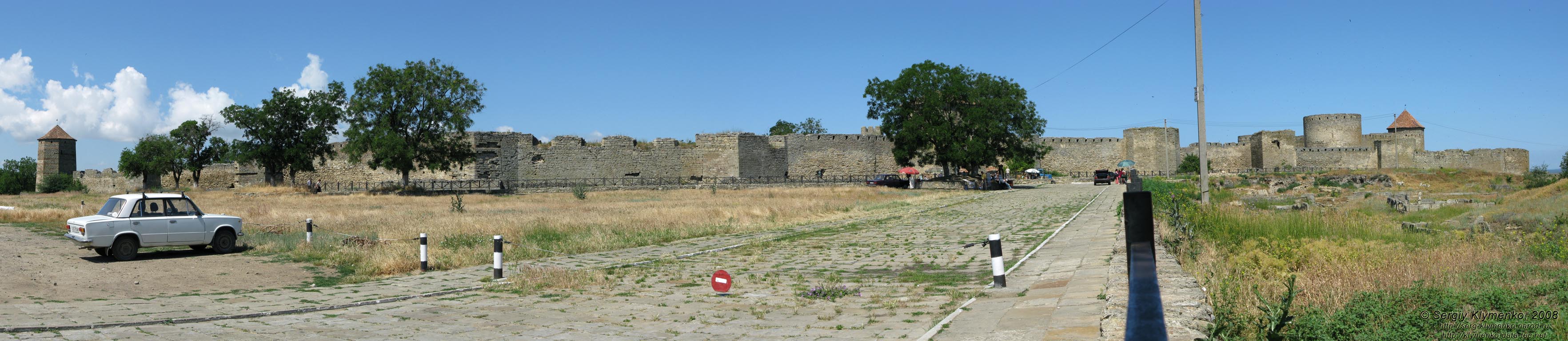 Белгород-Днестровская крепость XIII-XV веков, вид снаружи (панорама ~120°).