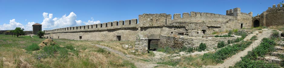 Белгород-Днестровская крепость, крепостная стена "Гражданского" двора (панорама ~180°).