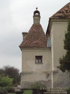 Львовская область. Олеско. Фото. Монастырь капуцинов, башенка на западном углу строения.