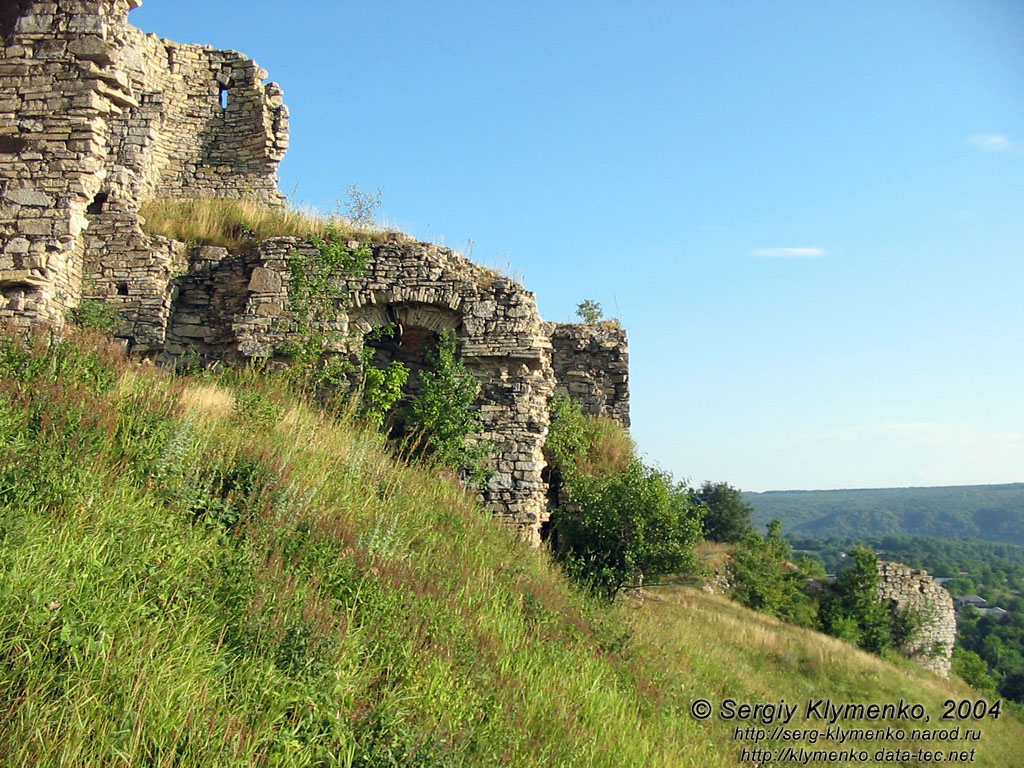 Поділля, Хмельницька область. Чорнокозинці, романтичні руїни замку.
