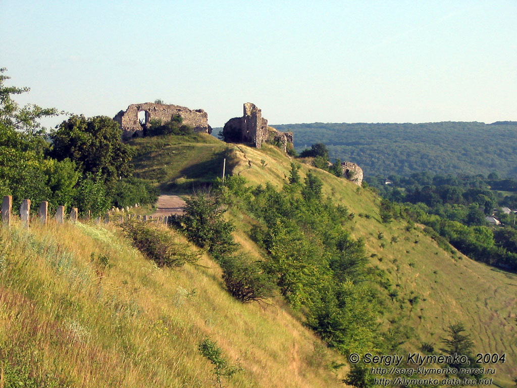 Поділля, Хмельницька область. Чорнокозинці, романтичні руїни замку.
