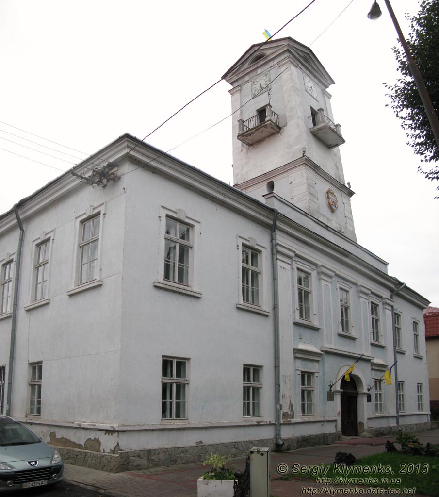 Львовская область, Городок. Фото. Здание ратуши (1832 год).
