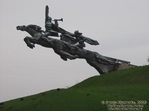 В двух километрах от Олеско. Монумент красным кавалеристам.