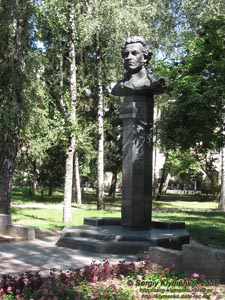 Полтава. Фото. Памятник А. С. Пушкину в Березовом сквере.