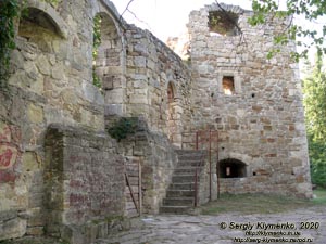 Теребовля, Тернопольская область. Замок, 1631 г. Восточная оборонительная стена и северо-восточная башня.