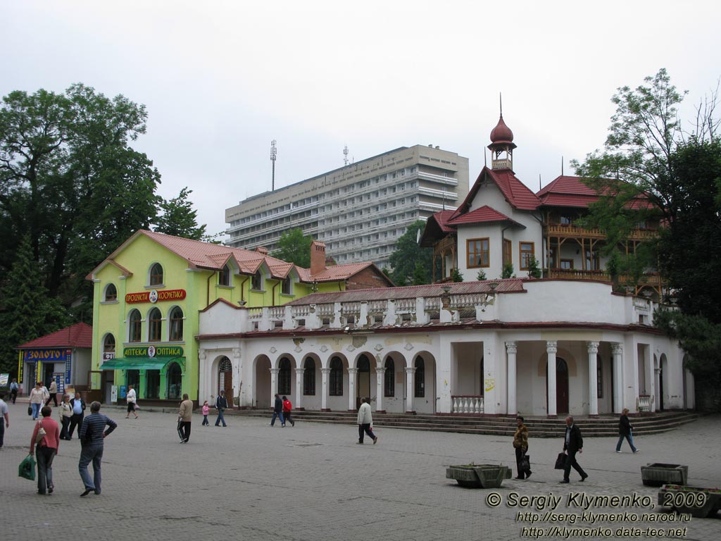 Трускавец, Львовская область. Фото. Курортный парк города Трускавец. На центральной аллее-площади возле нижнего бювета.