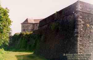 Ужгородский замок. Фото. Внешние оборонительные стены и западный бастион.
