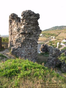 Закарпатская область. Виноградов. Фото. Руины замка (Угочанской крепости). Северная угловая башня, вид изнутри замка.