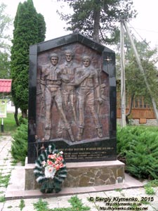 Ивано-Франковская область. Яремче. Монумент в память земляков, павших в Афганской войне 1979-1989 годов.