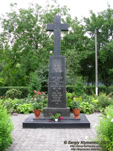 Волынь. Владимир-Волынский. Фото. Памятный крест возле Свято-Успенского кафедрального собора.