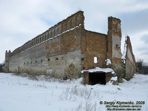 Львовская область. Старое Село. Фото. Замок в Старом Селе. Юго-западный угол стен. Вид снаружи.