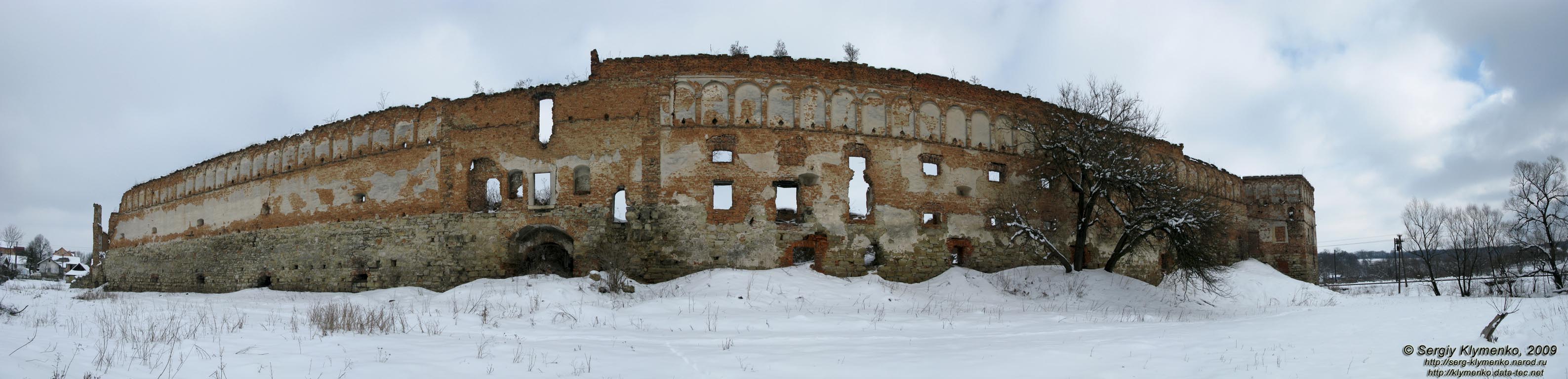 Львовская область. Старое Село. Фото. Замок в Старом Селе. Панорама (~120°) снаружи с юга.