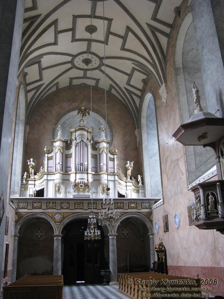 Жолква. Фото. Приходской костел Св. Лаврентия (1604 год) изнутри.