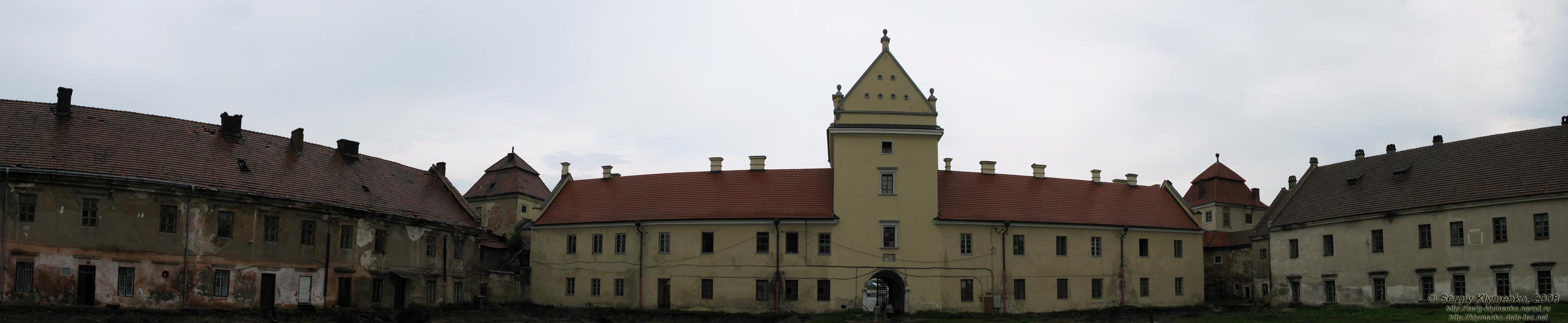 Жолква. Фото. Замок (1594 год), внутренний двор. Панорама (~180°).